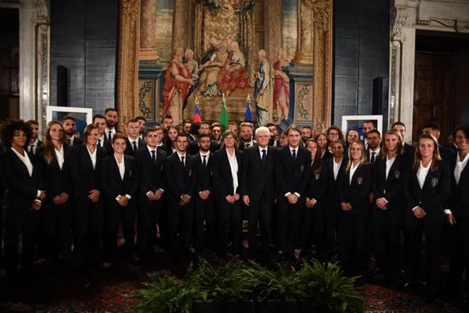 Altra fotografia con l’Italia maschile e femminile in visita al Quirinale in occasione dei 120 anni della Figc. Getty Images